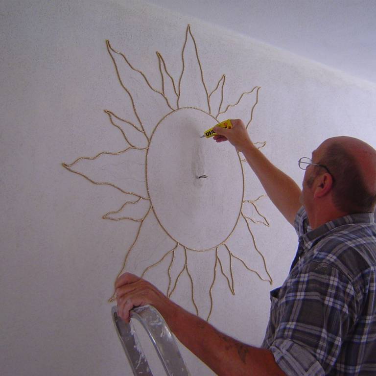 010 Sonne wird mit Kordel geklebt und mit Noblesse-Dekor Baumwollputz fabig ausgefüllt